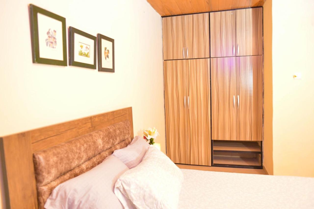 Living Green Apartments Airport Pick Up ベニンシティ エクステリア 写真